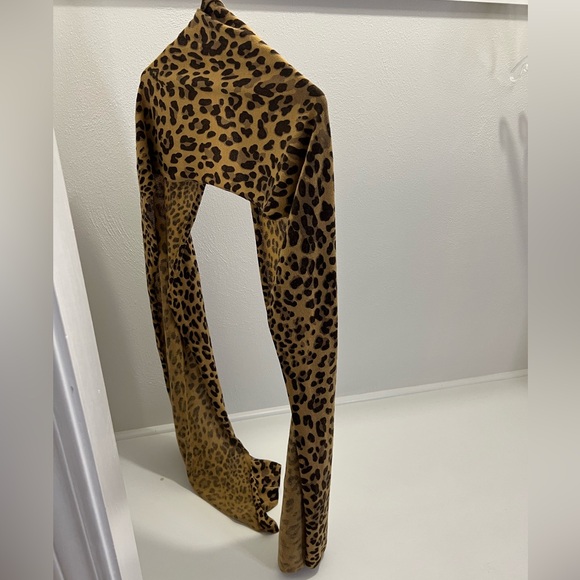 Banana Republic: Black & Tan Leopard Print Scarf - Picture 3 of 3